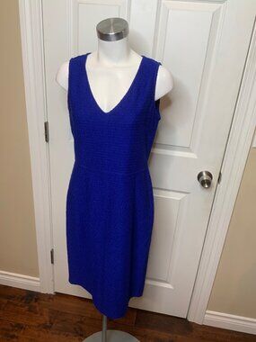 St. John Collection Blue Tweed Sleeveless Pencil Dress, Size 6
